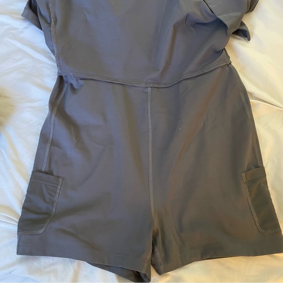 Girlfriend Collective Sport Skort and Sports Bra Set - Picture 3 of 5